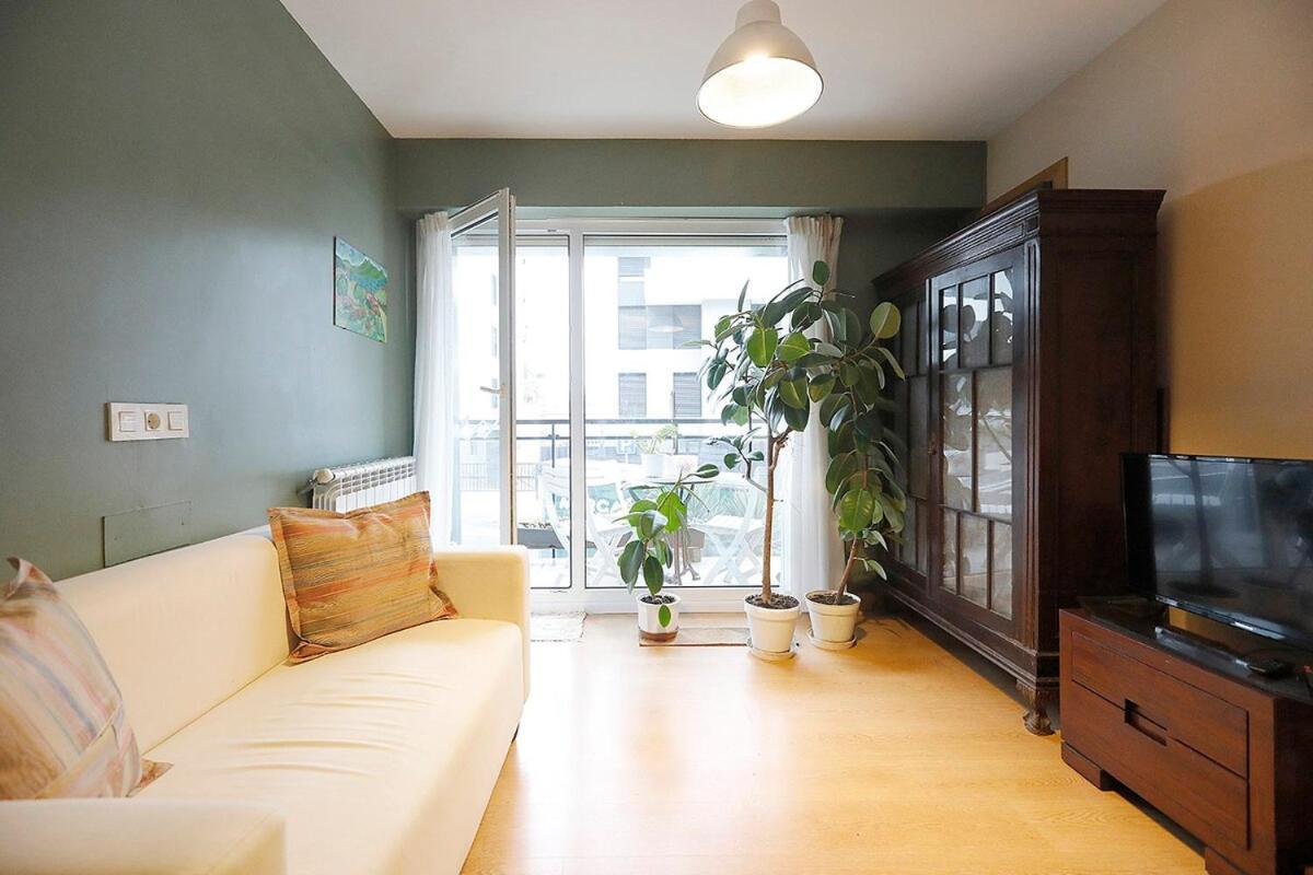 Bright 2 Bedrooms And 2 Bathrooms, Balcony And Views Apartment *